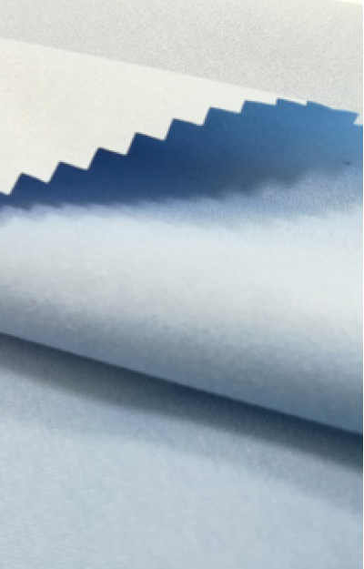 JS-DGAI  斜紋磨毛桃皮絨PU白  戶外防水塗層布料 沖鋒衣棉服裝面料 側面照